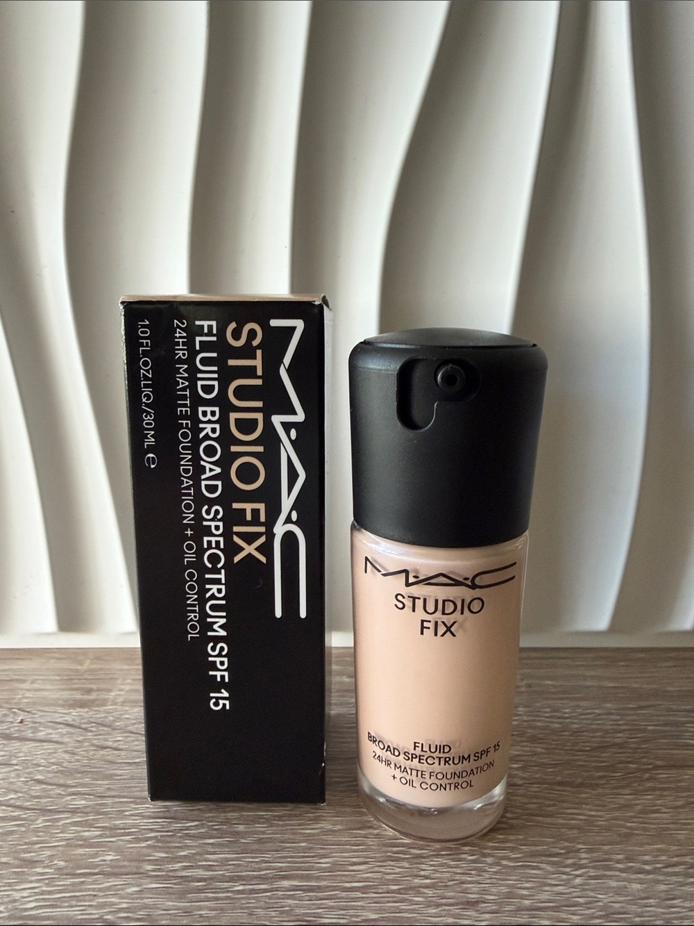 MAC Cosmetics Studio Fix Fluid Foundation NW10 - Beige New